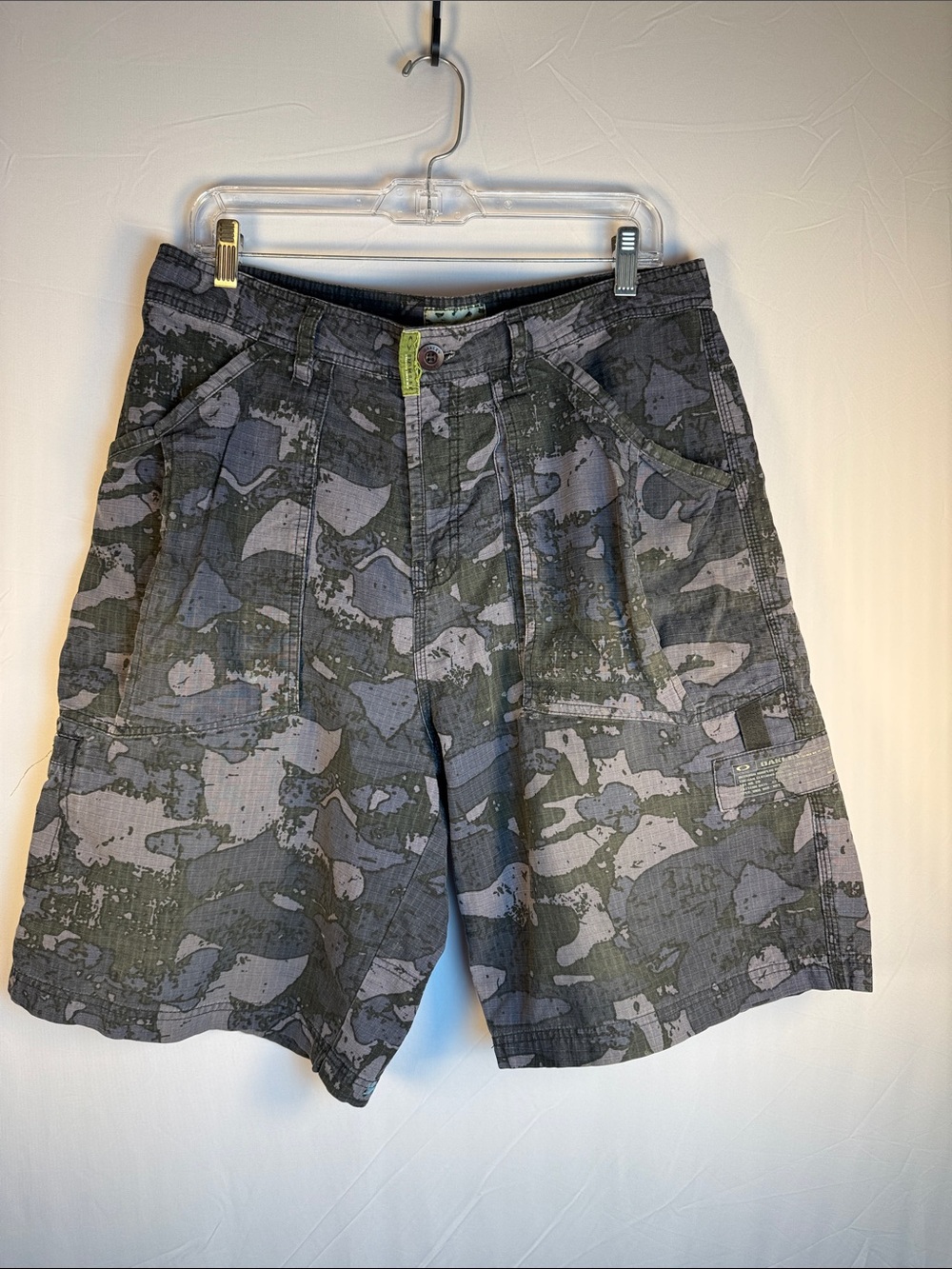 Oakley Men's Vintage Gray & Olive Camo Cargo Shorts